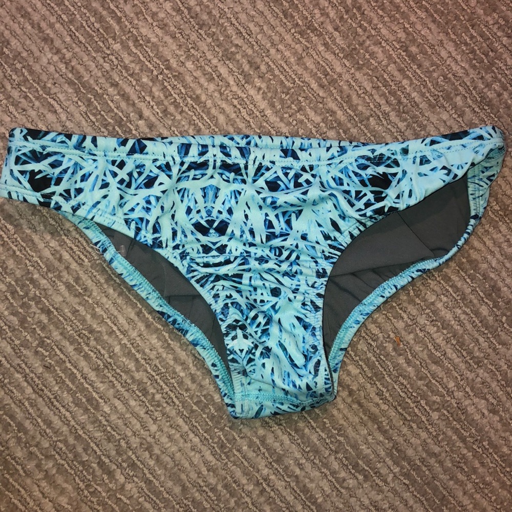 Jolyn bottoms